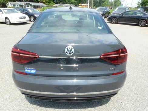 Used 2017 Volkswagen Passat 1.8T R-Line FWD image 9