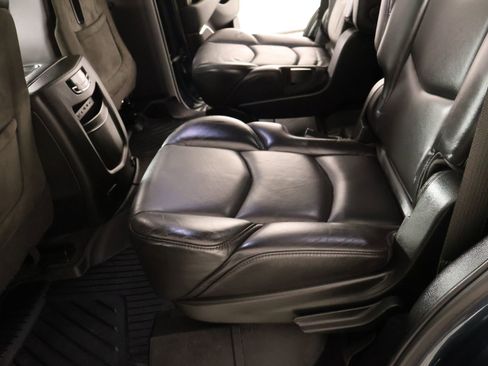 Used 2020 Cadillac Escalade Platinum AWD/4WD image 13