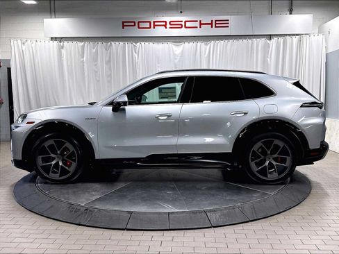 Used 2026 Porsche Cayenne Turbo Electric AWD/4WD image 2