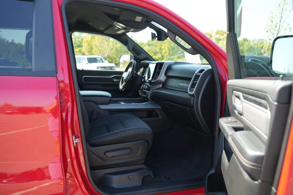 Used 2020 RAM 1500 4x4 Crew Cab image 20