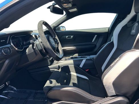 Used 2021 Ford Mustang Shelby GT500 w/ Carbon Fiber Track Pack RWD image 10
