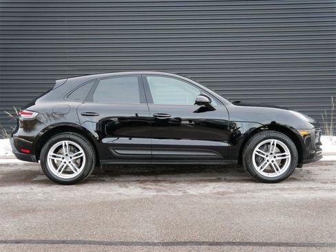 Used 2025 Porsche Macan image 24