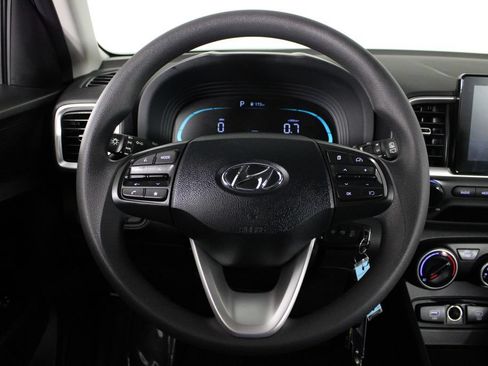 Certified 2025 Hyundai Venue SE FWD image 10