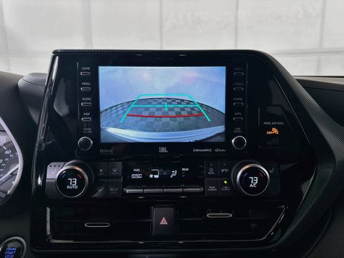 Used 2021 Toyota Highlander XSE FWD image 25