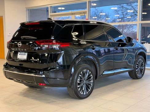 Used 2025 Nissan Rogue Platinum image 12