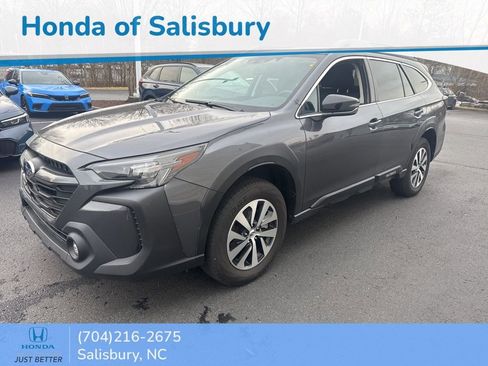 Used 2023 Subaru Outback Premium image 3