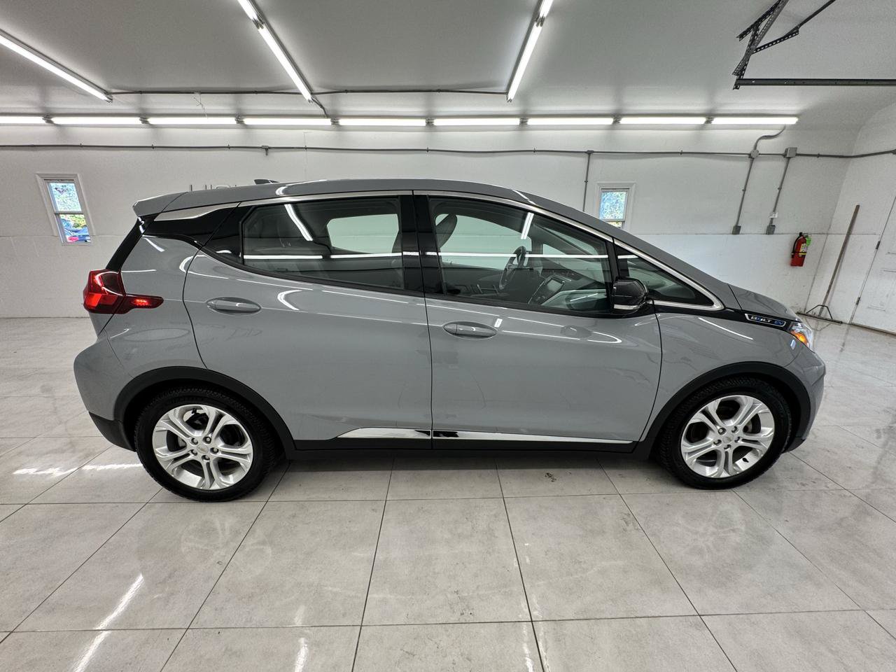 Used 2021 Chevrolet Bolt LT FWD image 4