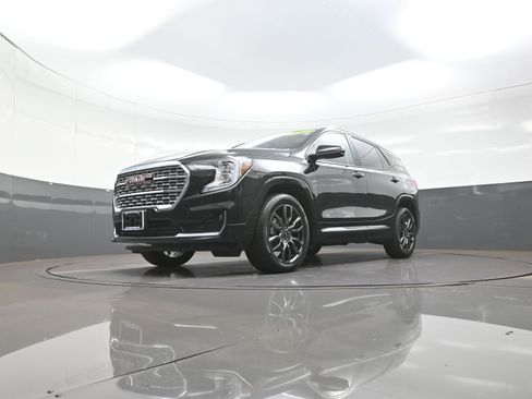 Used 2023 GMC Terrain Denali w/ Black Diamond Edition image 11
