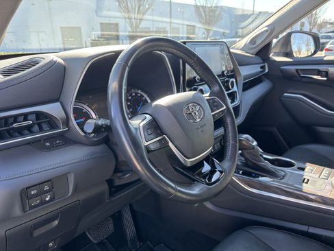 Used 2022 Toyota Highlander Limited image 16