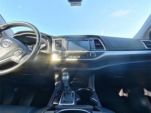 Used 2018 Toyota Highlander XLE image 27