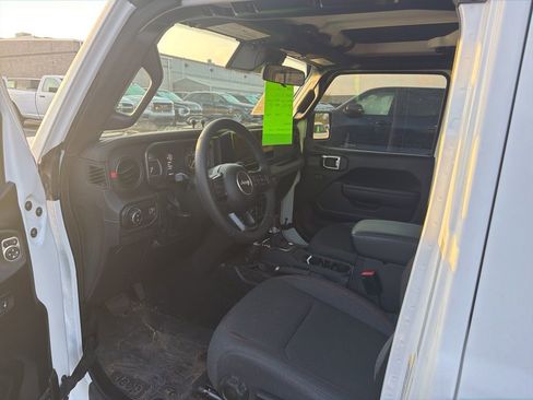 Used 2025 Jeep Gladiator Rubicon image 10