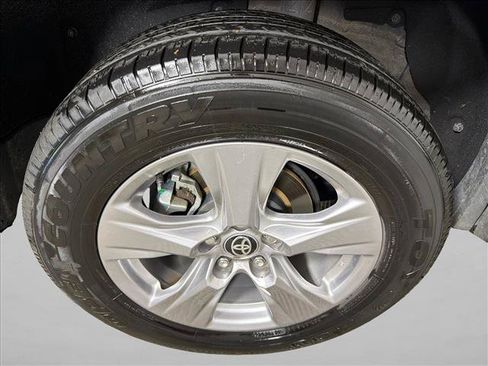 Used 2025 Toyota RAV4 XLE FWD image 17