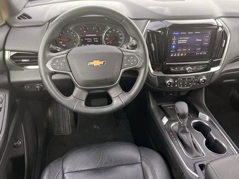Used 2023 Chevrolet Traverse LT image 12