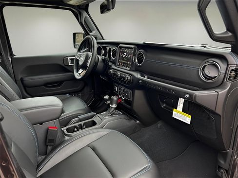 Used 2023 Jeep Wrangler Unlimited Rubicon 4xe image 13
