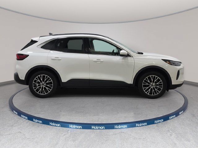 Certified 2023 Ford Escape SE w/ PHEV Premium Package FWD image 4