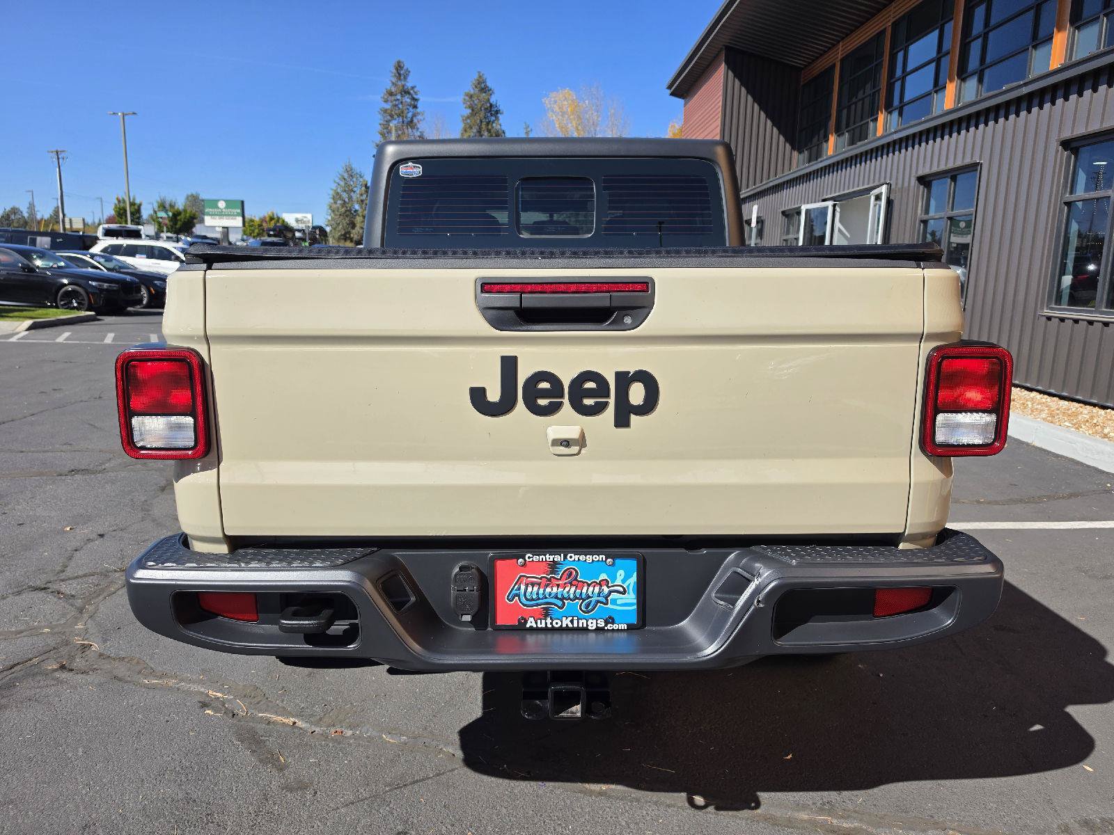 Used 2020 Jeep Gladiator Sport AWD/4WD image 4
