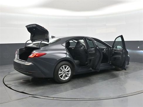 Used 2025 Toyota Camry LE image 46