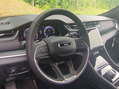 New 2025 Jeep Grand Cherokee L Laredo w/ Luxury Tech Group I AWD/4WD image 32