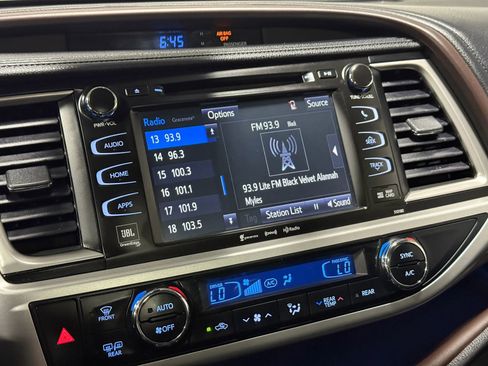 Used 2017 Toyota Highlander Limited Platinum image 33