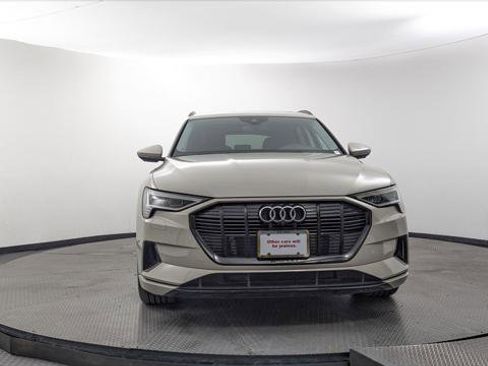 Used 2022 Audi e-tron Premium w/ Convenience Plus Package AWD/4WD image 12