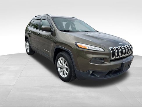 Used 2015 Jeep Cherokee Latitude w/ Cold Weather Group AWD/4WD image 8