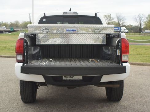 Used 2022 Toyota Tacoma SR w/ SR Convenience Package image 15