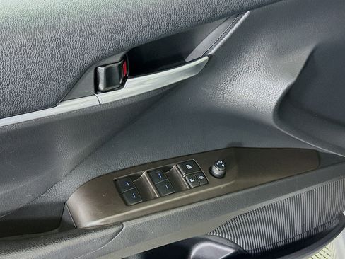 Used 2023 Toyota Camry SE image 14