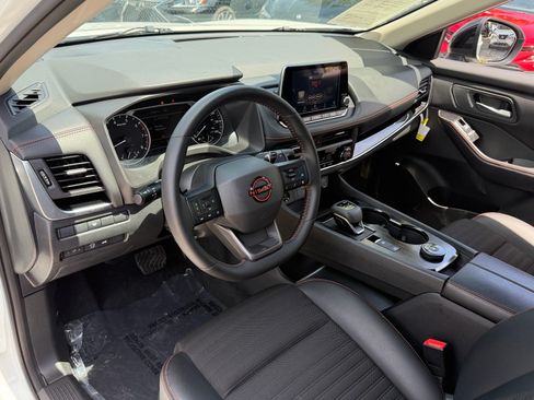 Certified 2026 Nissan Rogue SV AWD/4WD image 10