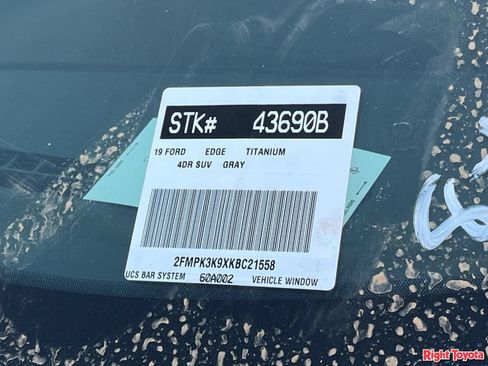 Used 2019 Ford Edge Titanium w/ Equipment Group 301A FWD image 11