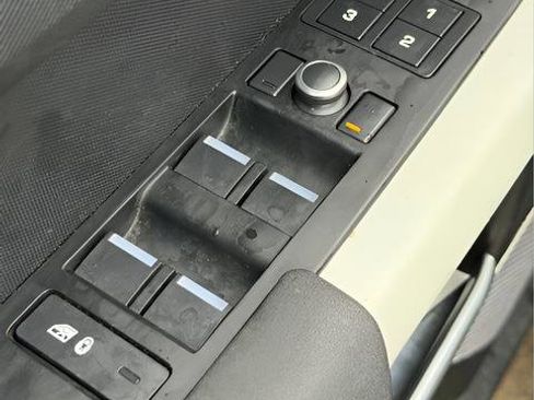 Used 2021 Land Rover Defender 110 X-Dynamic SE AWD/4WD image 10