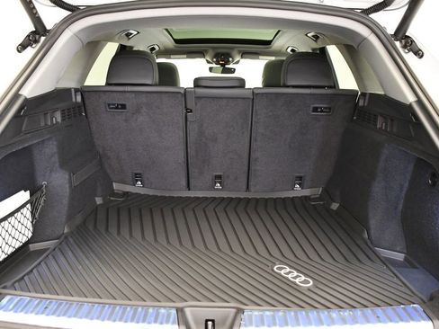 Used 2025 Audi Q5 Premium w/ Convenience Package image 54