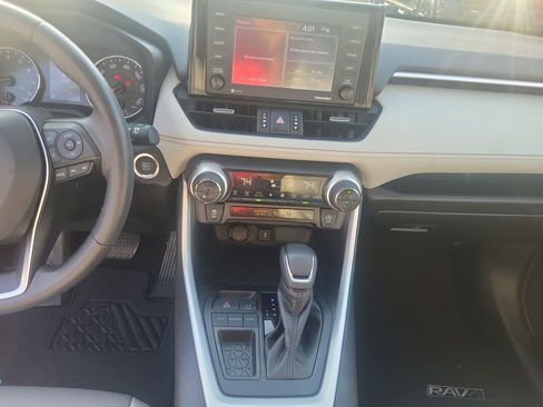 Used 2022 Toyota RAV4 XLE Premium image 26