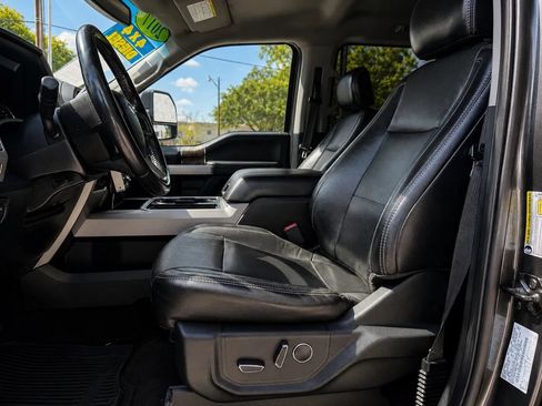 Used 2017 Ford F250 Lariat w/ FX4 Off-Road Package AWD/4WD image 9