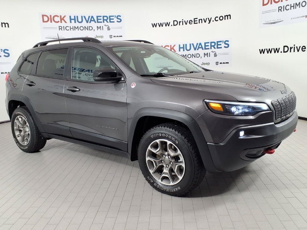 Used 2022 Jeep Cherokee Trailhawk w/ Comfort/Convenience Group AWD/4WD image 3