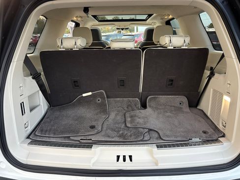 Certified 2024 Lincoln Navigator Black Label image 9