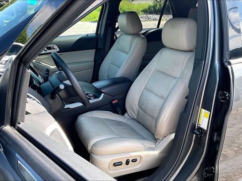 Used 2015 Ford Explorer XLT w/ Equipment Group 202B AWD/4WD image 25