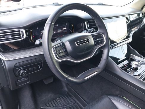 Used 2022 Jeep Wagoneer Series III w/ Rear Seat Video Group 1 image 16