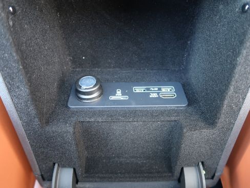 Used 2018 Jaguar F-PACE Portfolio image 31