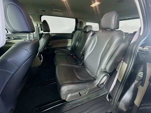 Used 2026 Kia Carnival FWD image 29
