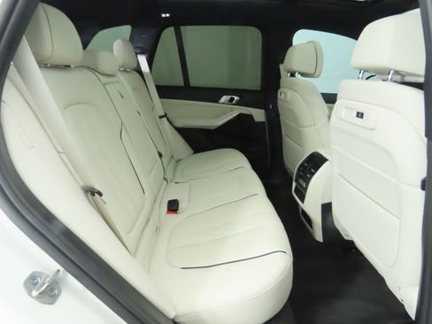 Used 2021 BMW X5 sDrive40i w/ Luxury Seating Package 2 image 23