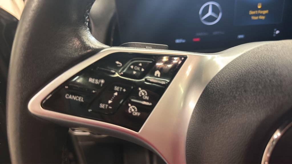 Used 2025 Mercedes-Benz GLB 250 4MATIC image 18