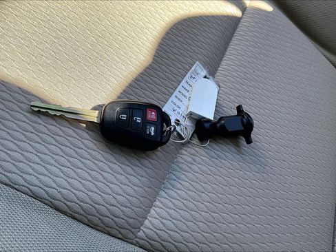 Used 2014 Toyota Corolla L image 14