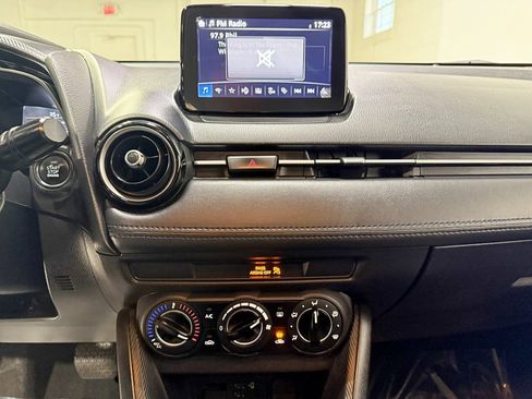 Used 2020 Toyota Yaris LE image 11