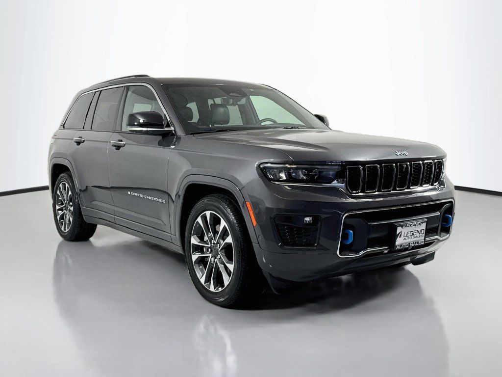 Used 2023 Jeep Grand Cherokee Overland w/ Advanced Protech Group III AWD/4WD image 4