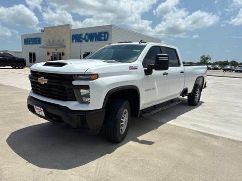 Used 2024 Chevrolet Silverado 2500 W/T AWD/4WD image 3