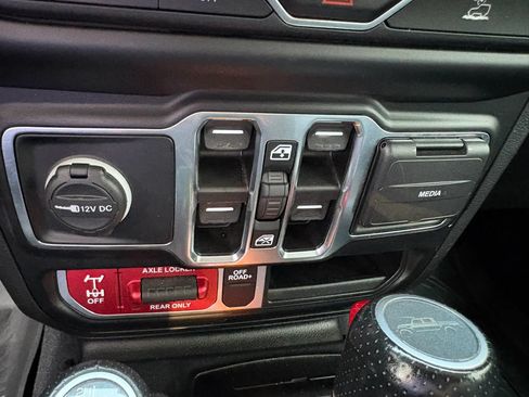 Used 2022 Jeep Gladiator Mojave w/ Cold Weather Group AWD/4WD image 44