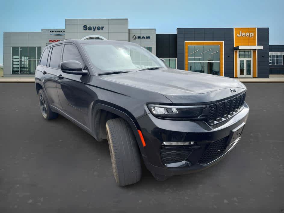 Used 2025 Jeep Grand Cherokee Limited w/ Black Appearance Package AWD/4WD image 1