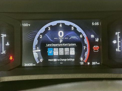 Used 2025 Toyota 4Runner SR5 AWD/4WD image 19