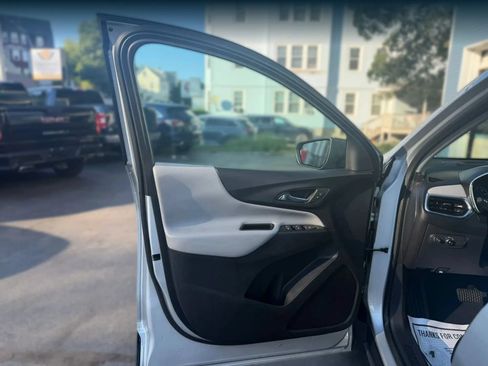 Used 2022 Chevrolet Equinox LS AWD/4WD image 30