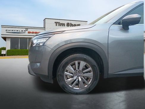 Used 2025 Nissan Pathfinder SV image 9